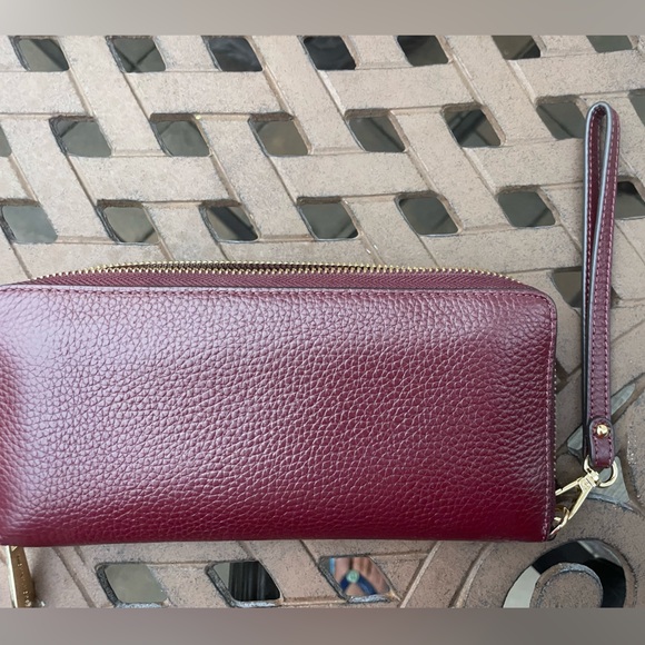 MICHAEL KORS Merlot Jet Set zip around wallet wristlet - Picture 2 of 6